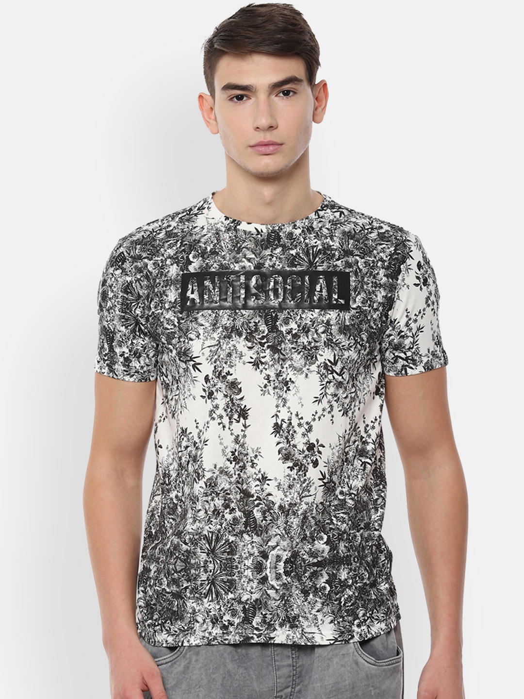 

People Men White & Black Printed Round Neck T-shirt
