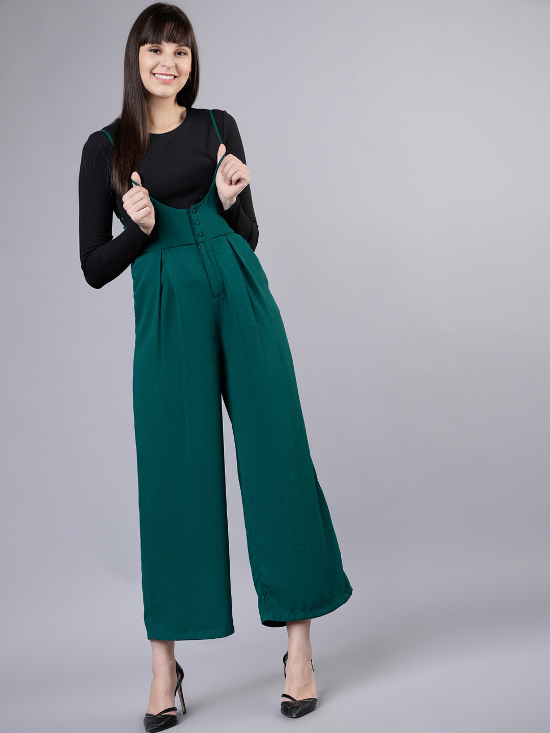 

Tokyo Talkies Women Green Solid Straight-Leg Dungarees
