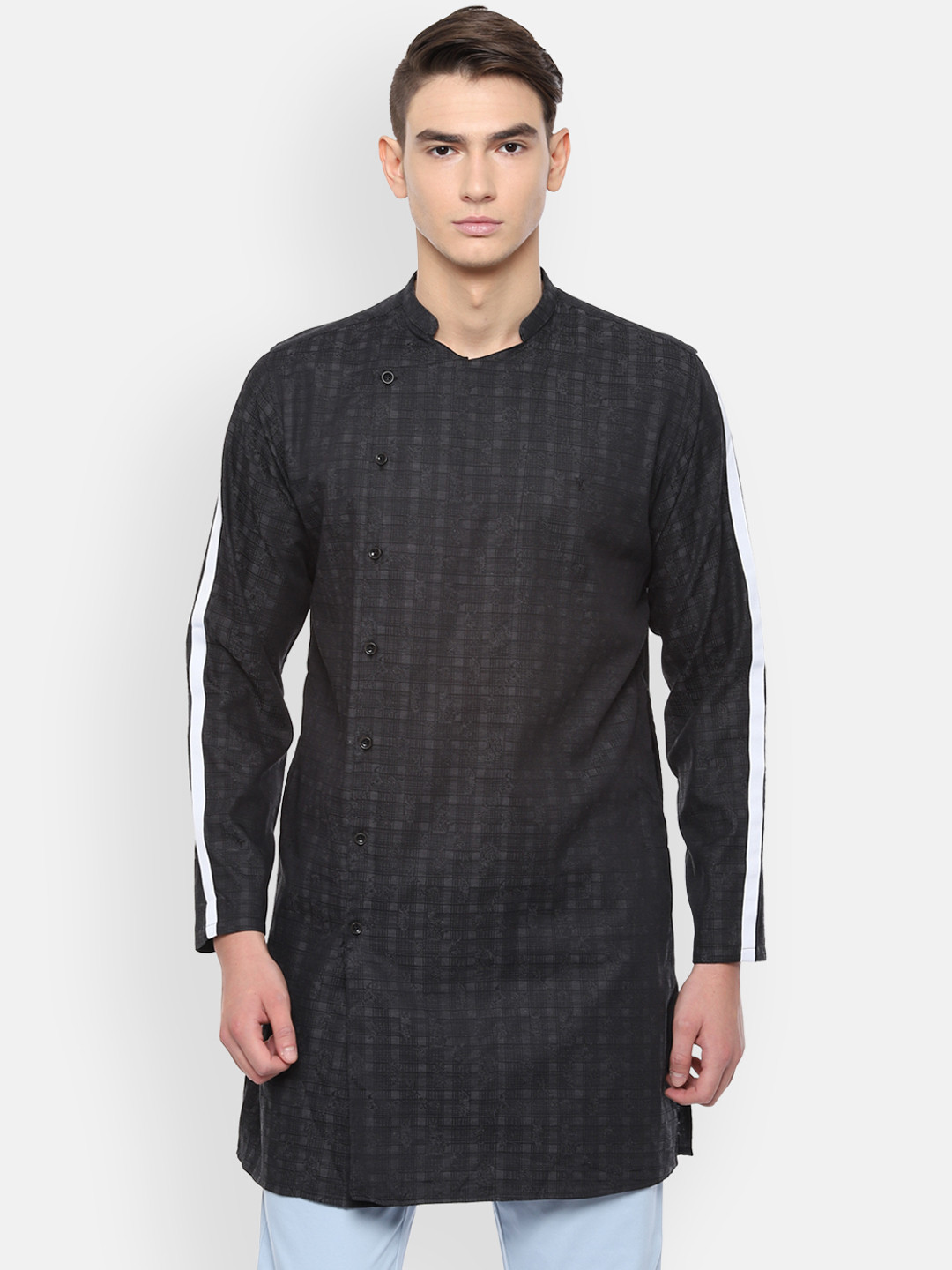 

V Dot Men Black Slim Fit Checked Casual Longline Shirt
