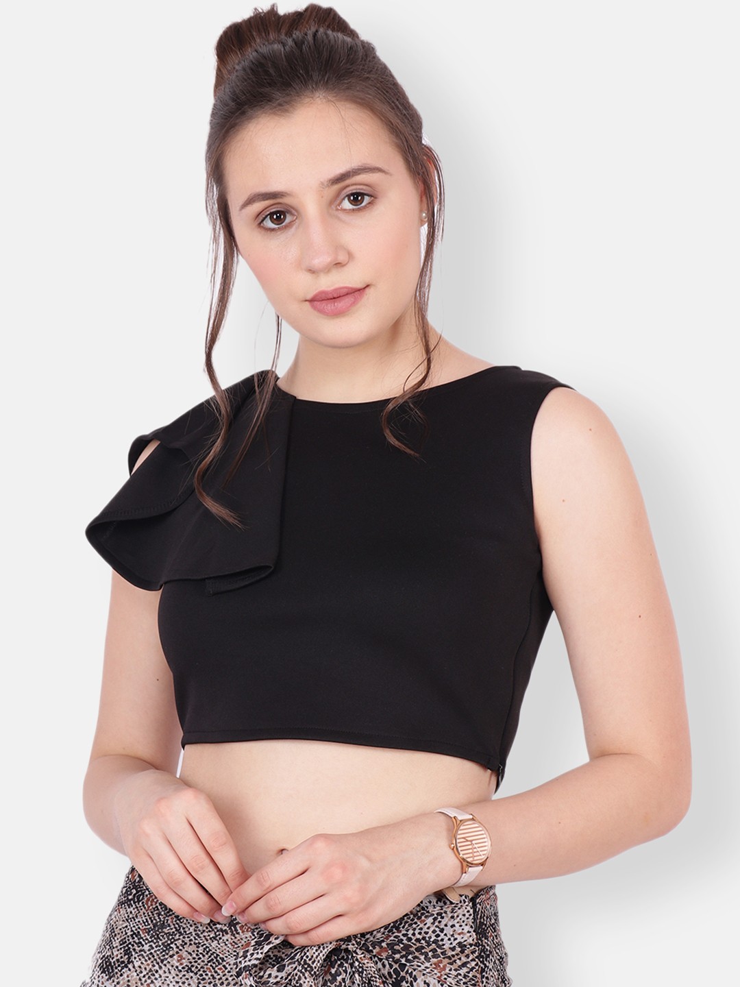 

SCORPIUS Women Black Solid Crop Top