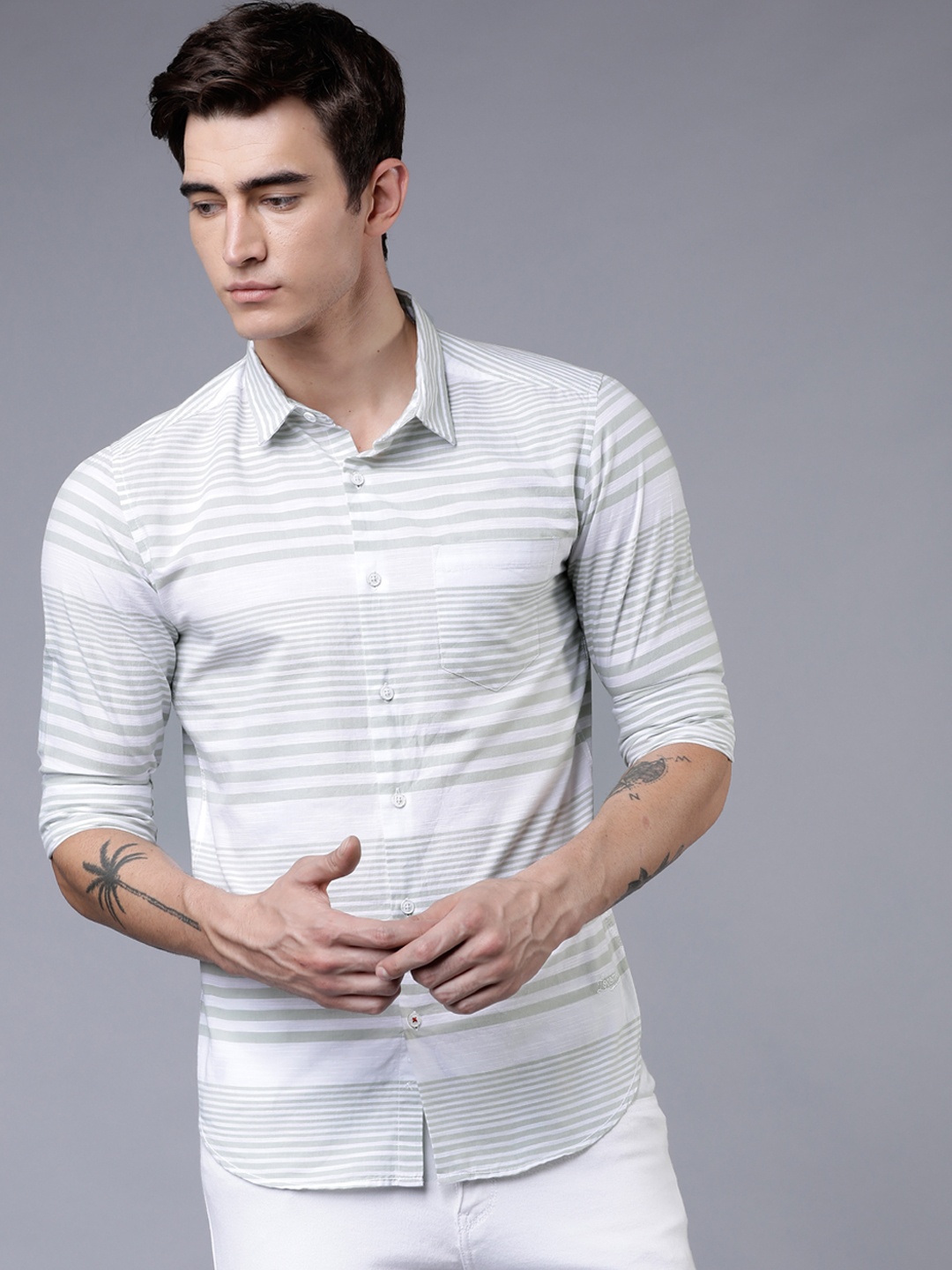 

LOCOMOTIVE Men Olive Green & White Slim Fit Striped Casual Shirt