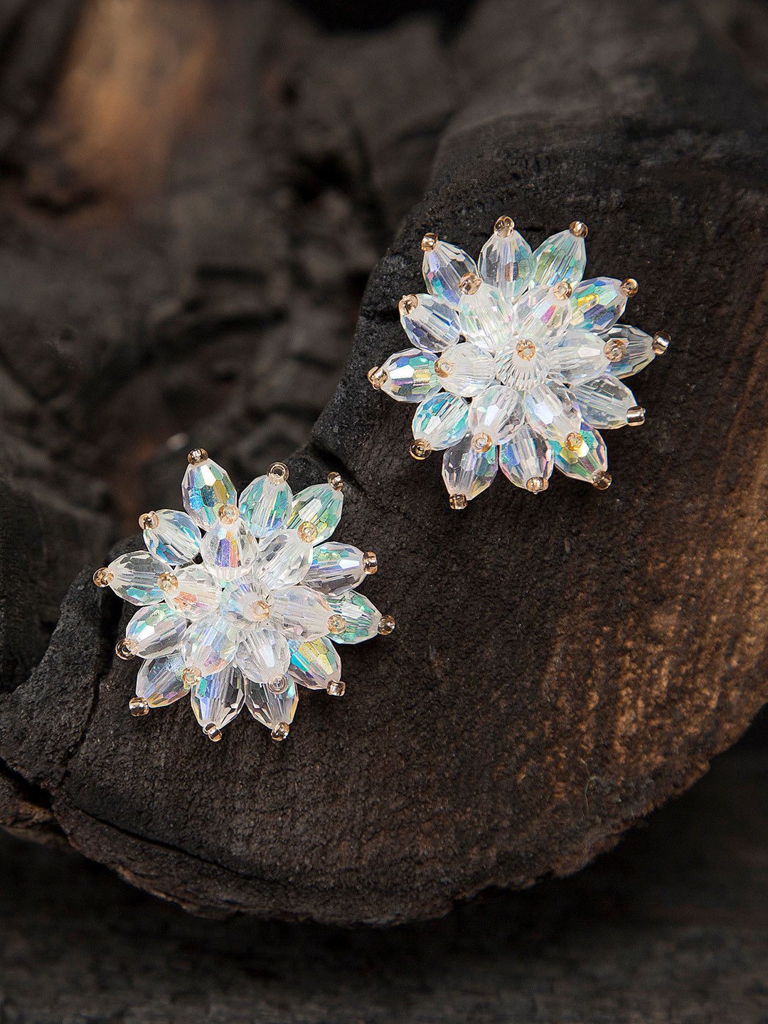 

Mali Fionna White Floral Studs