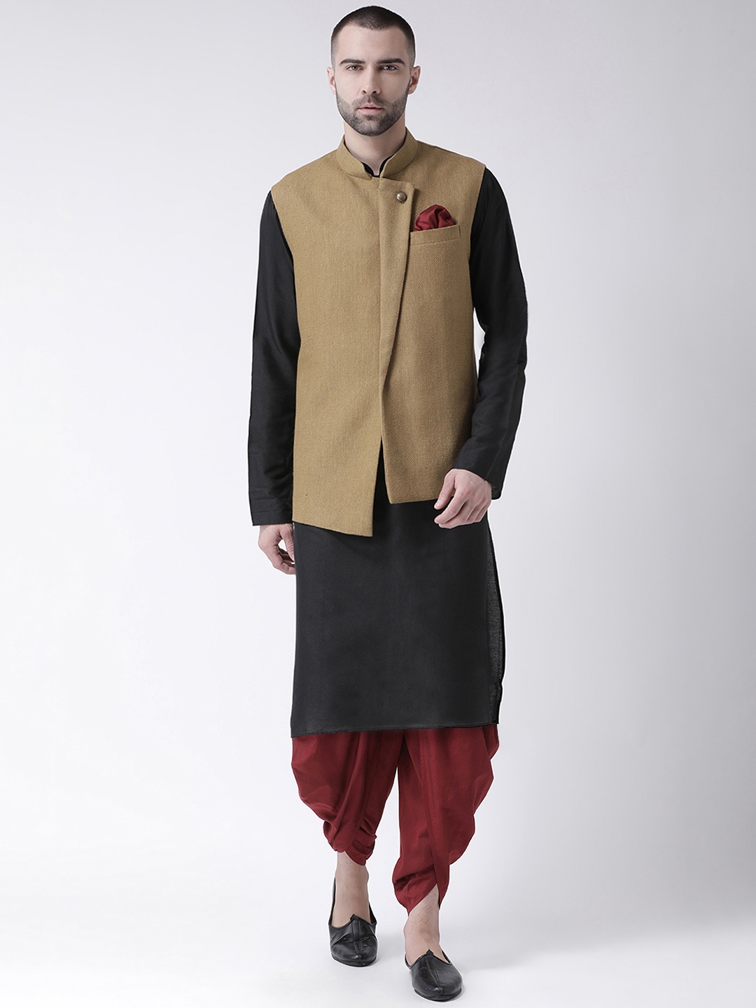 KISAH Men Black & Maroon Solid Kurta Set