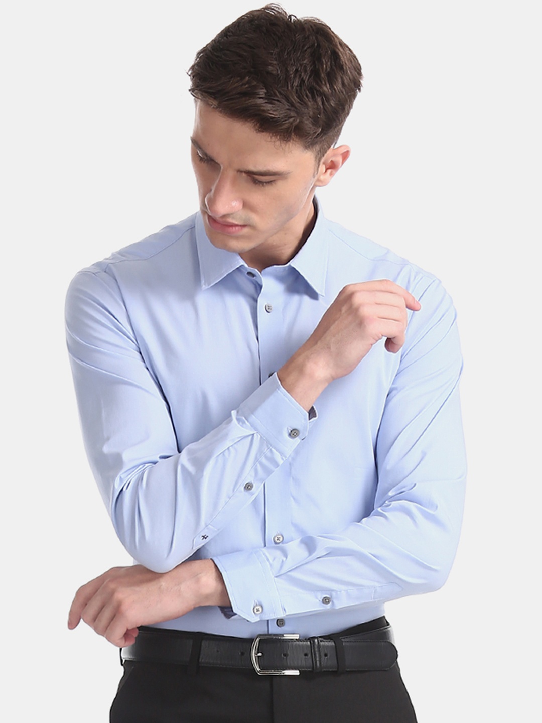 

Arrow Men Blue Skinny Fit Solid Formal Shirt
