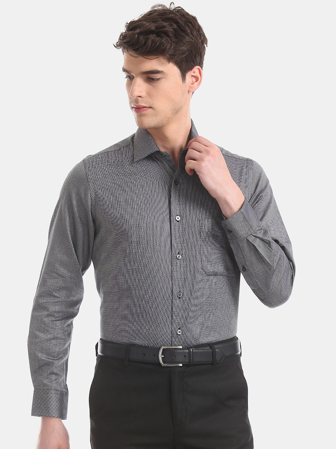 

Arrow Men Black & White Regular Fit Self Design Formal Shirt