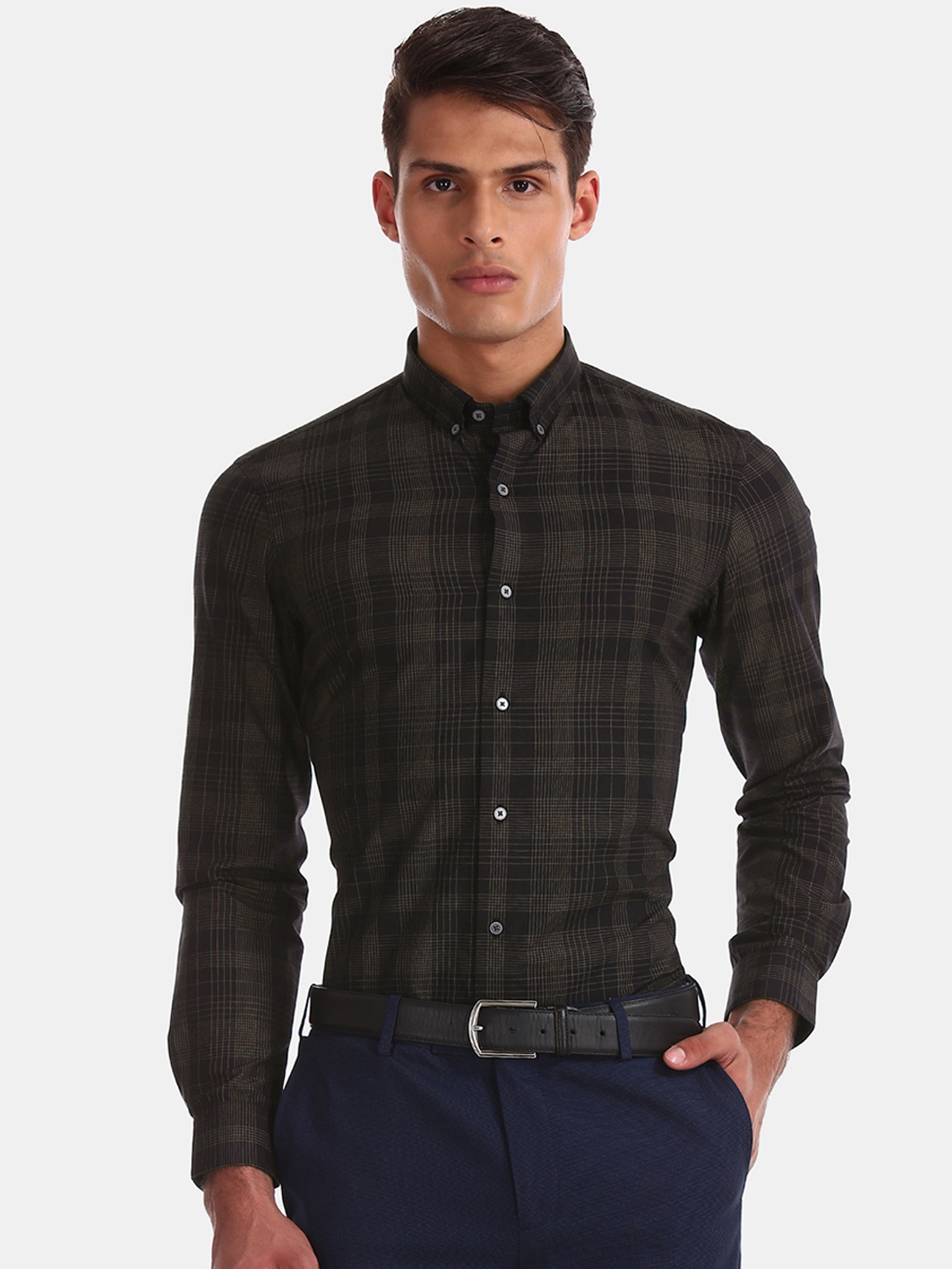 

Arrow Men Black & Beige Slim Fit Checked Formal Shirt