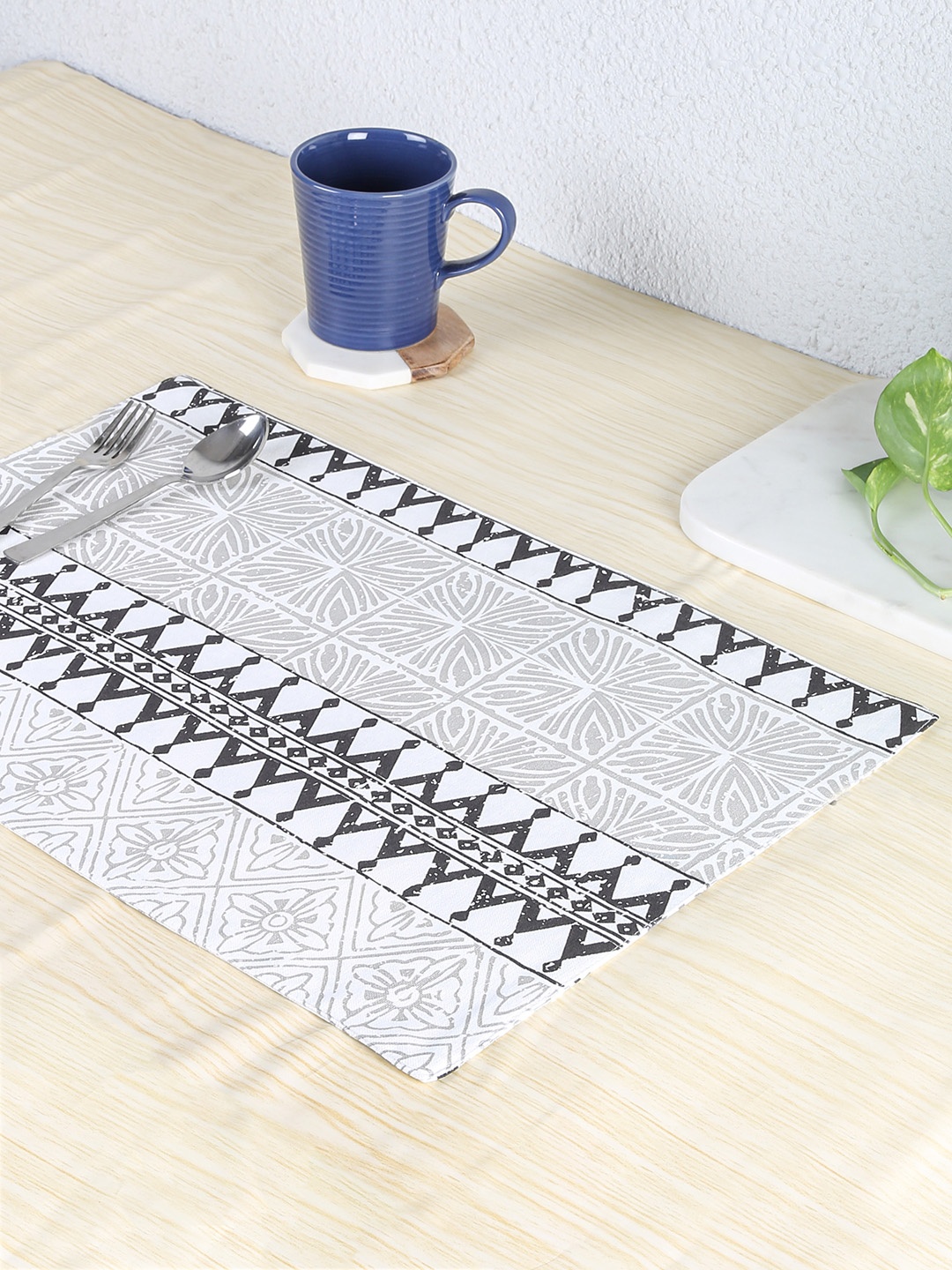 

House This Set of 4 Black & Grey Printed Table Placemats