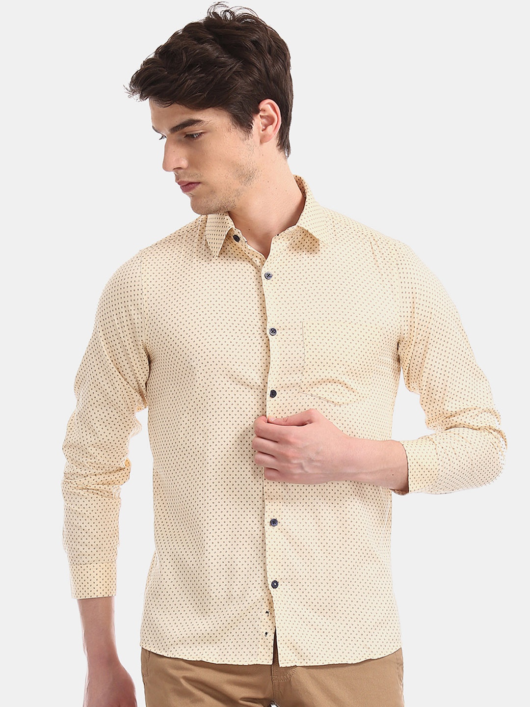 

Excalibur Men Beige Skinny Fit Printed Casual Shirt