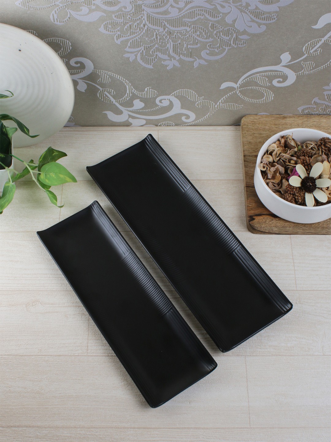 

Servewell Black 2-Pieces Solid Melamine Plates Set