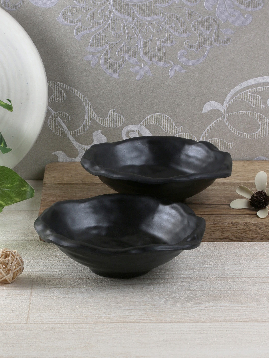 

Servewell Set of 2 Black Melamine Break Resistant/ Stain Resistant Alaskan Bowls