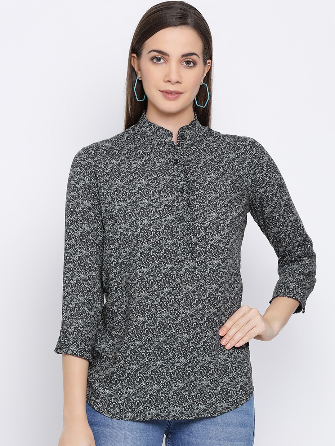 

Crimsoune Club Women Black Slim Fit Printed Casual Shirt
