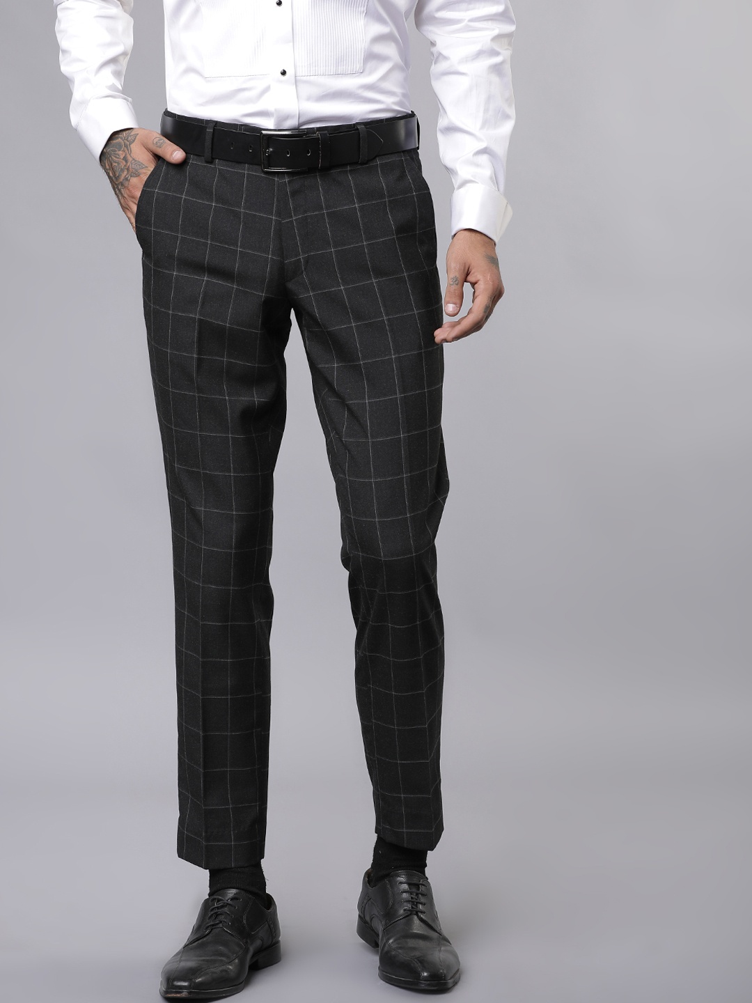 

Black coffee Men Black & Grey Slim Fit Checked Formal Trousers