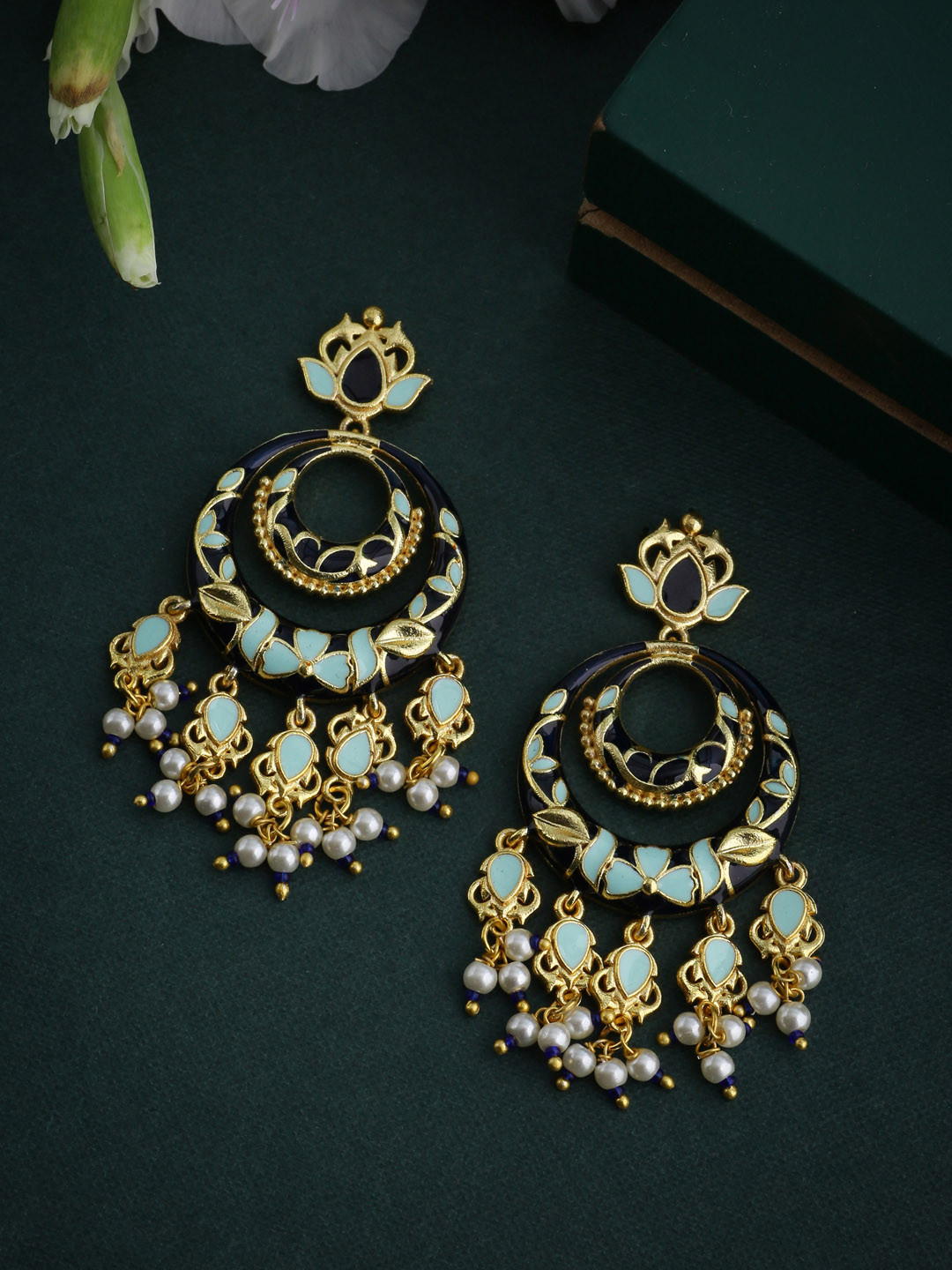 

Voylla Gold-Toned & Blue Crescent Shaped Chandbalis