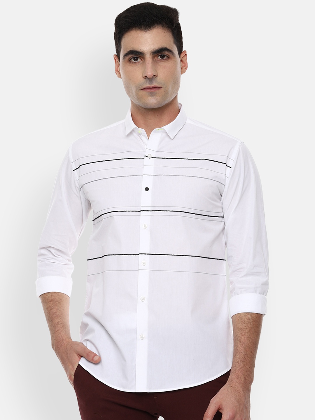 

V Dot Men White & Black Slim Fit Striped Casual Shirt