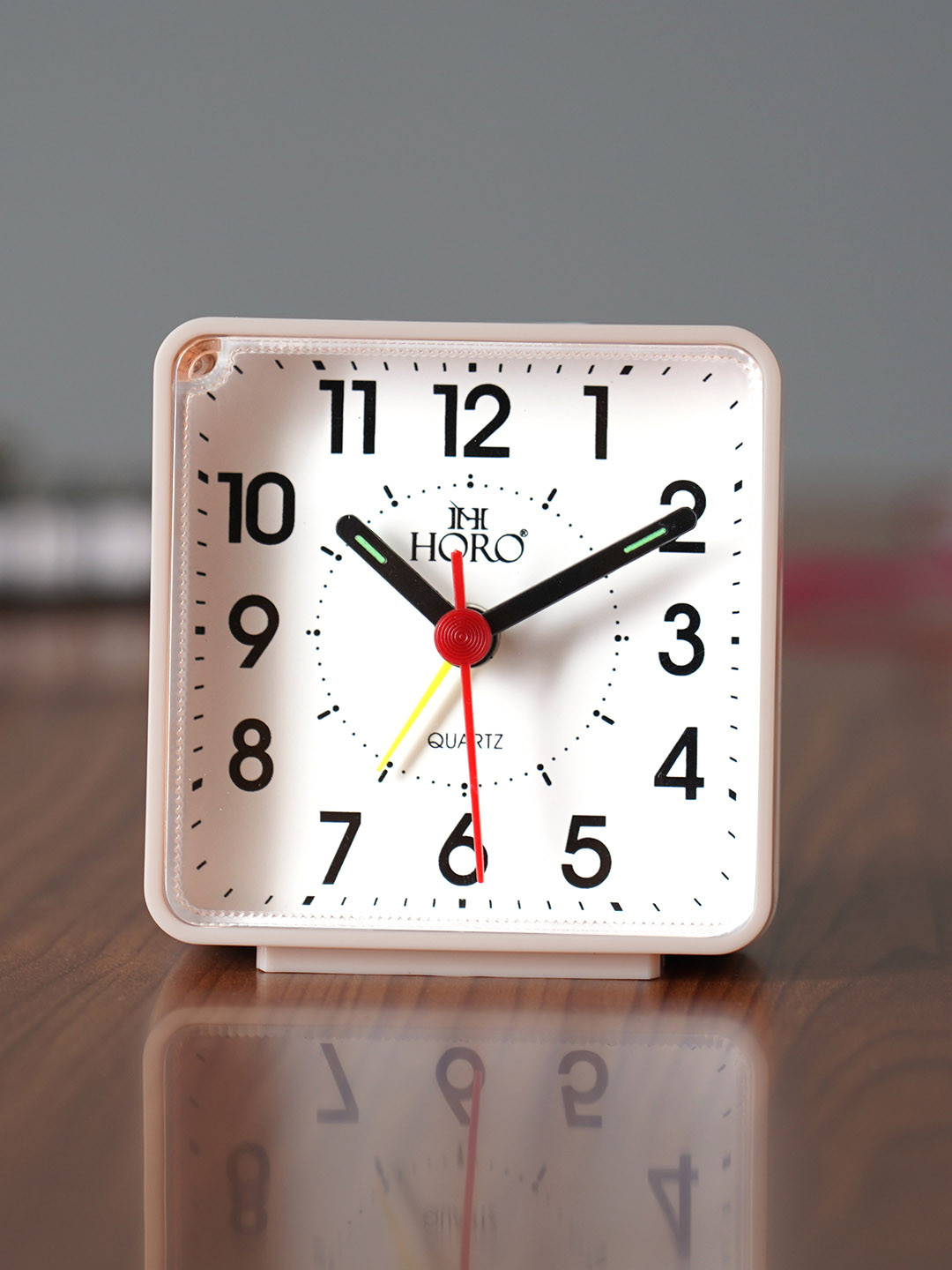 

Horo White Geometric Solid Analogue Table Clock