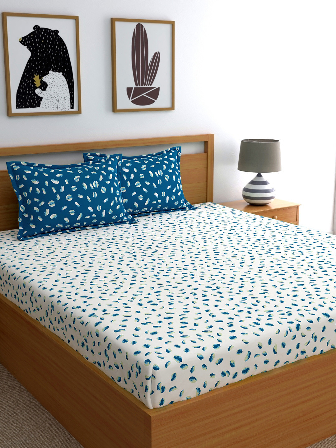 

Dreamscape Blue White Abstract 180 TC Cotton 1 Queen Bedsheet with 2 Pillow Covers