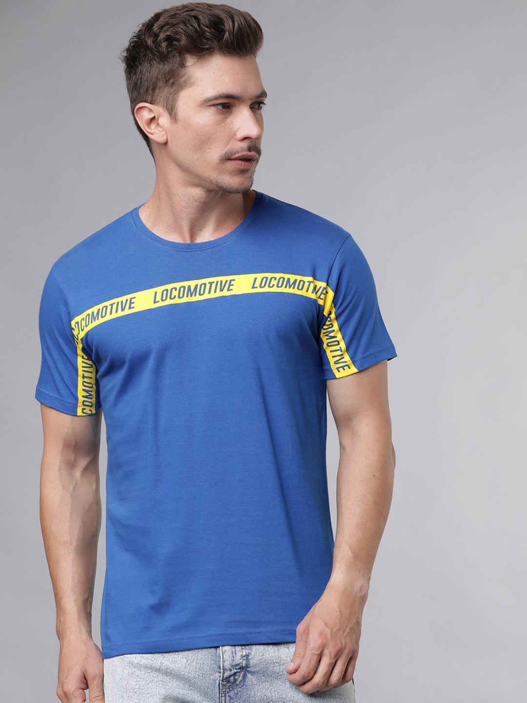 

LOCOMOTIVE Men Blue & Yellow Printed Round Neck Slim Fit T-shirt