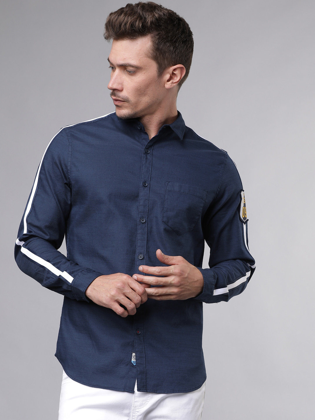 

LOCOMOTIVE Men Navy Blue & Off-White Slim Fit Solid Casual Shirt