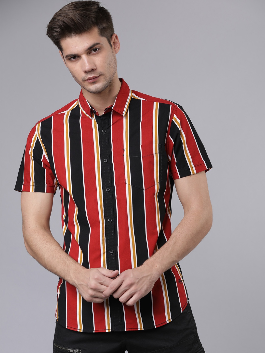 

LOCOMOTIVE Men Black & Red Slim Fit Striped Casual Shirt