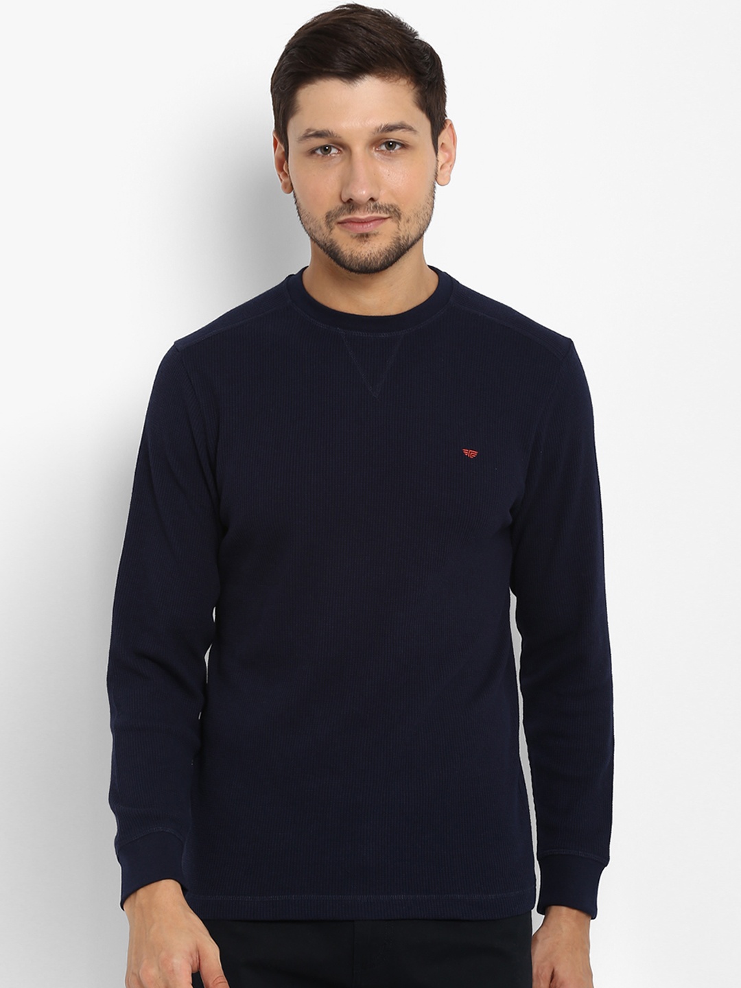 

Red Tape Men Navy Blue Solid Round Neck T-shirt
