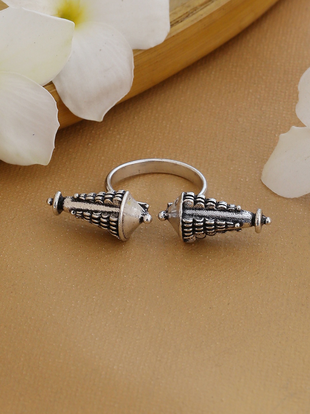 

Voylla Women Silver-Plated Oxidised Ring