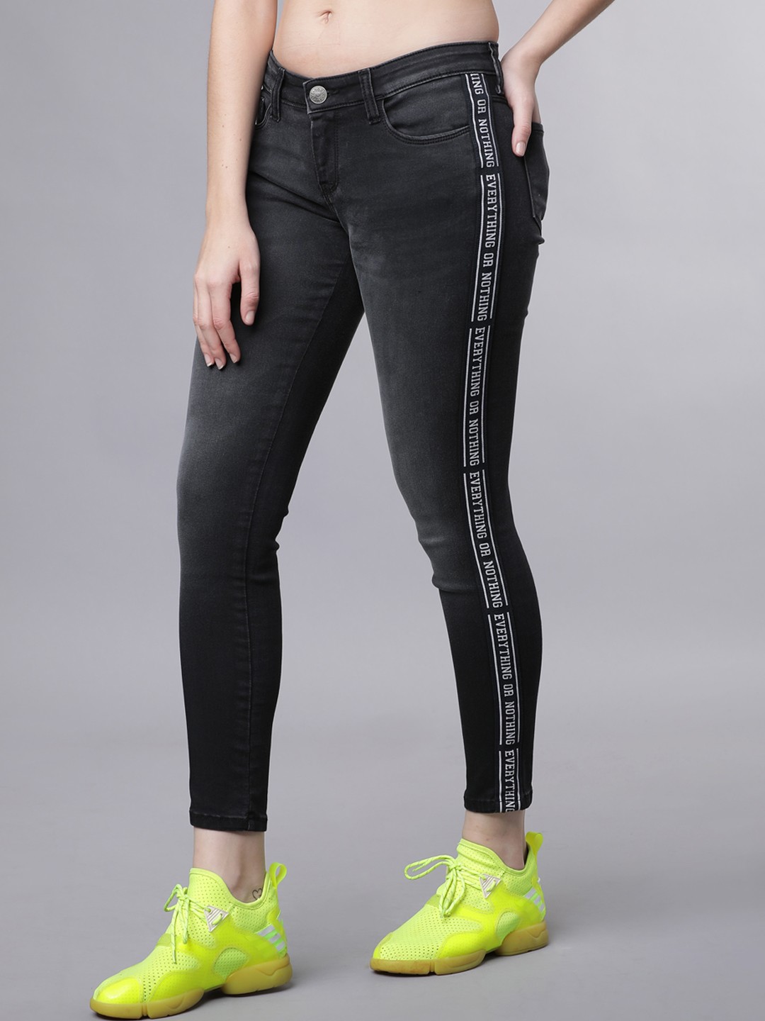 

Tokyo Talkies Women Black Skinny Fit Mid-Rise Clean Look Stretchable Jeans