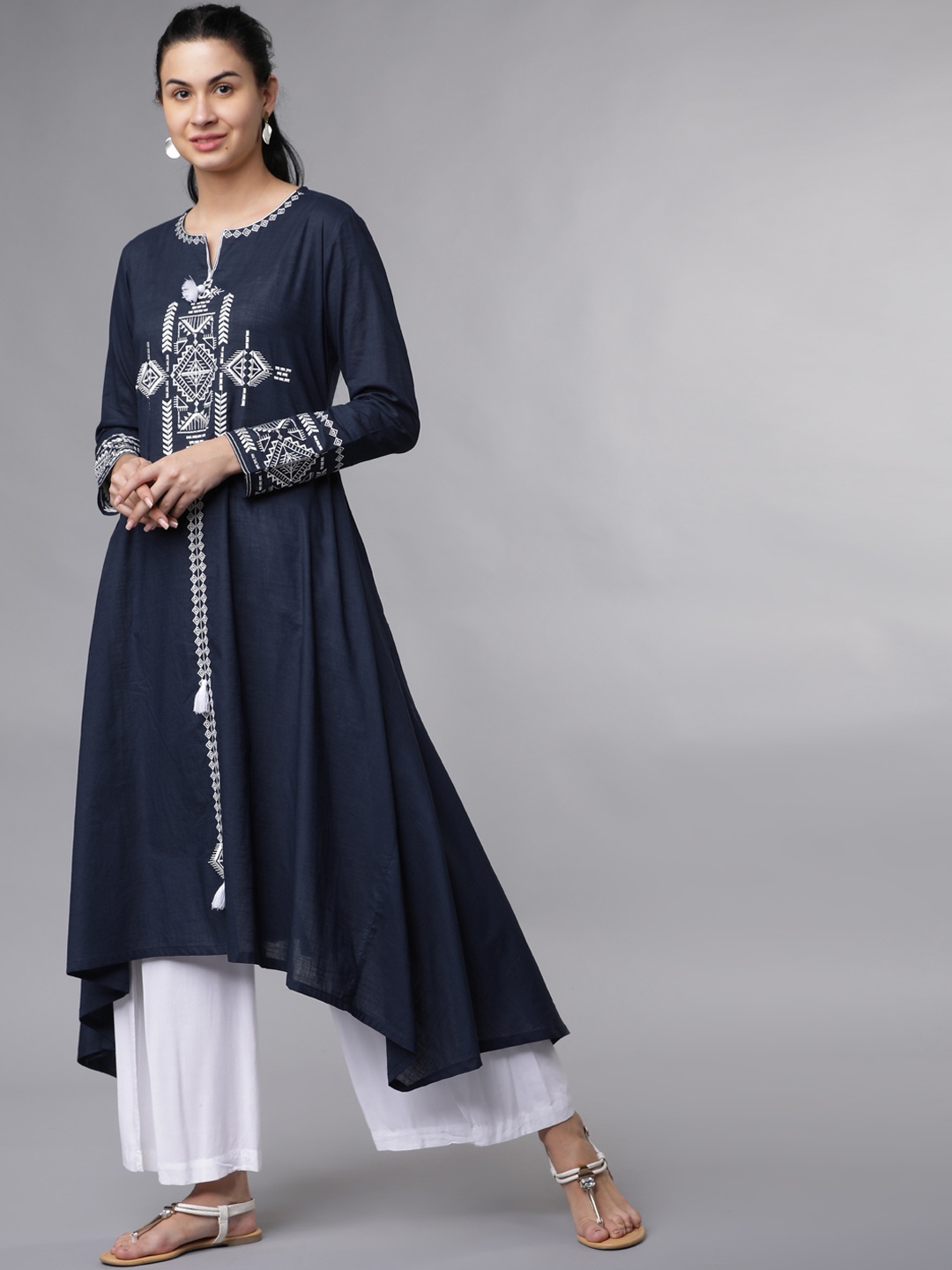 

Vishudh Women Navy Blue & White Embroidered Asymmetric A-Line Kurta