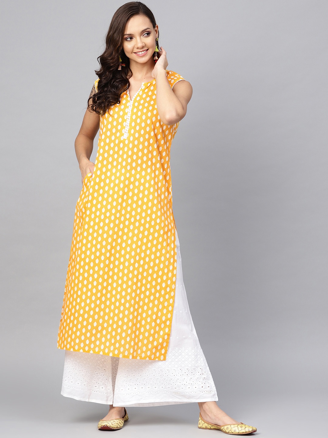 

Yuris Women Yellow & White Printed Straight Kurta