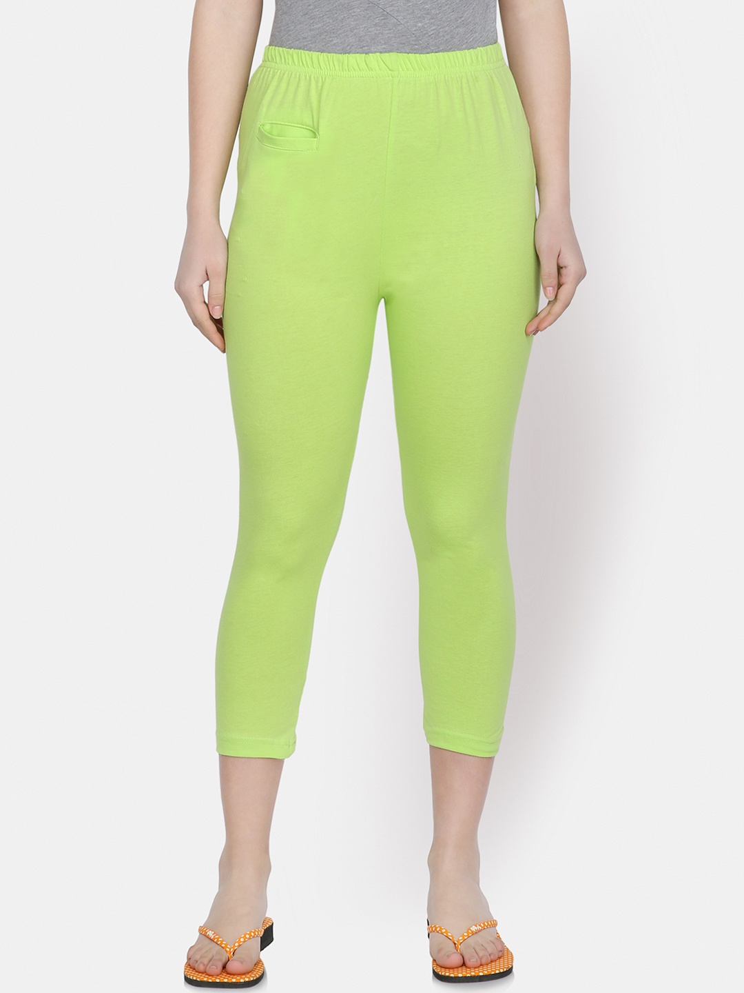 Yaadleen Women Green Solid Three-Fourth Length Leggings