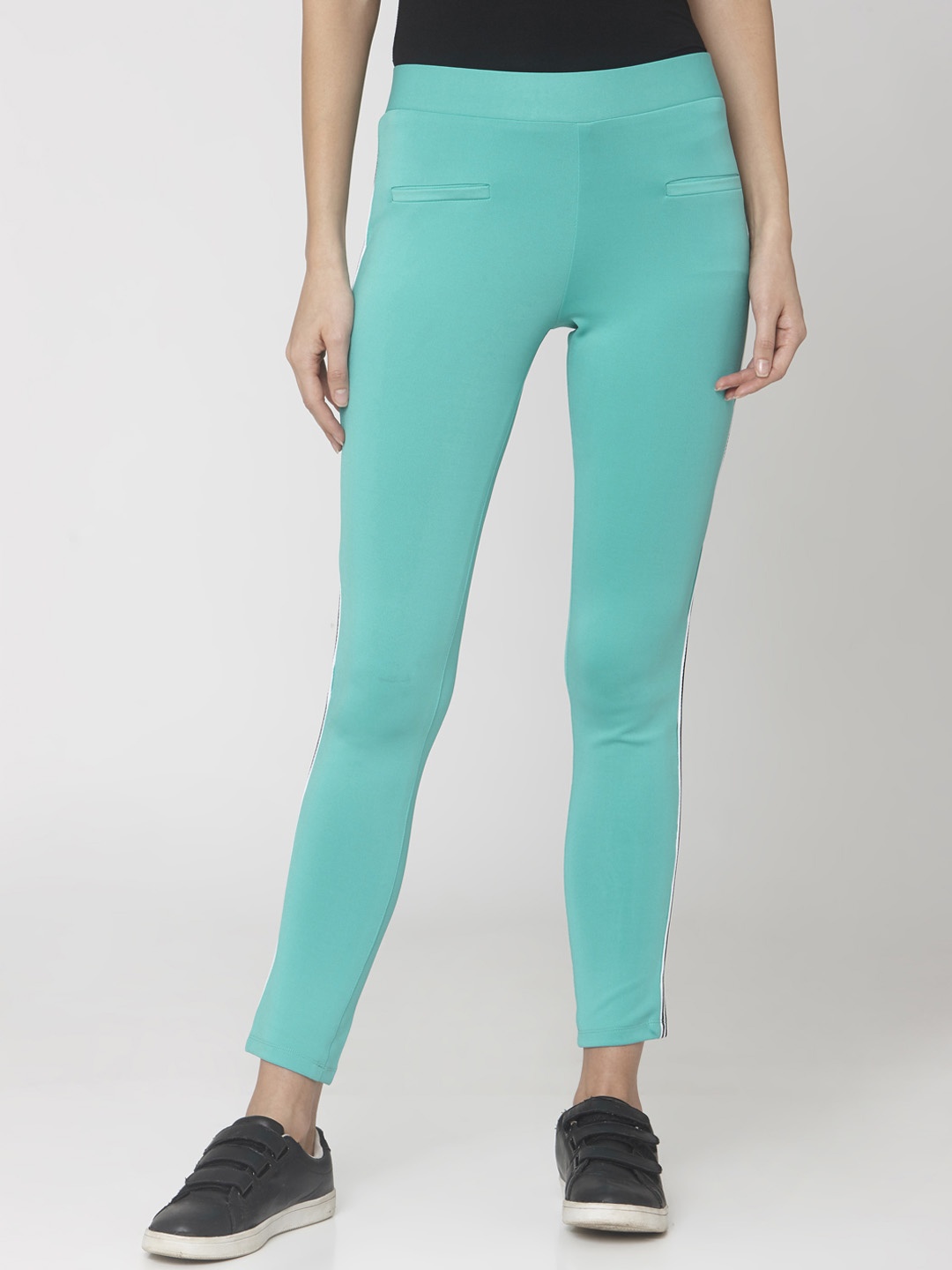 

Smarty Pants Women Green Solid Jeggings