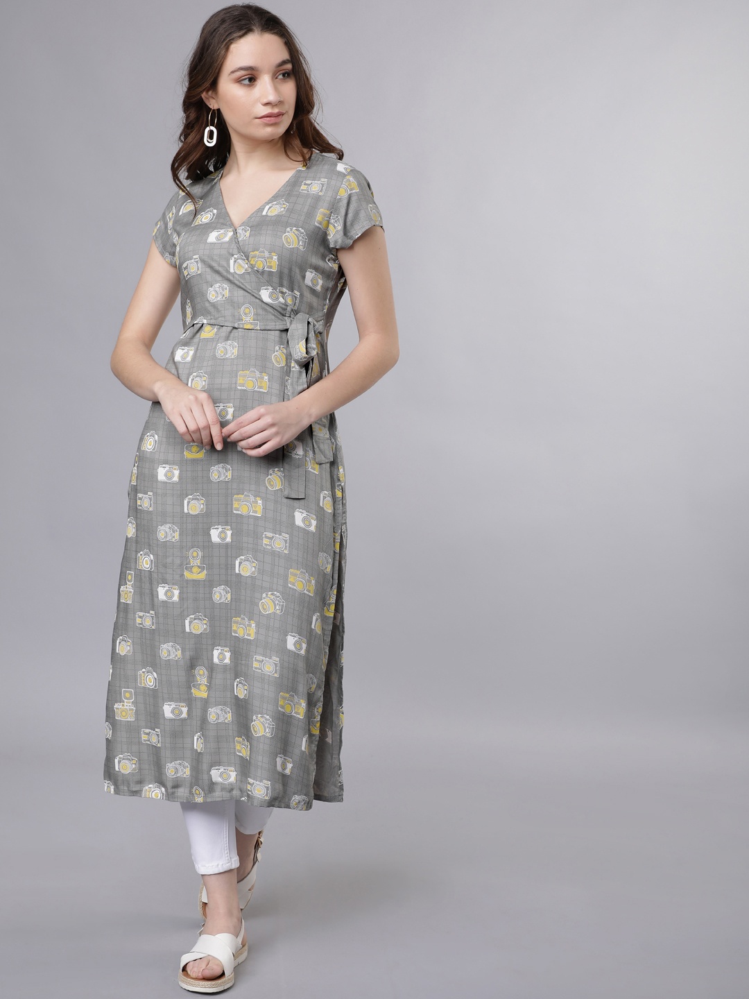 

Vishudh Women Grey & Mustard Yellow Printed Straight Kurta