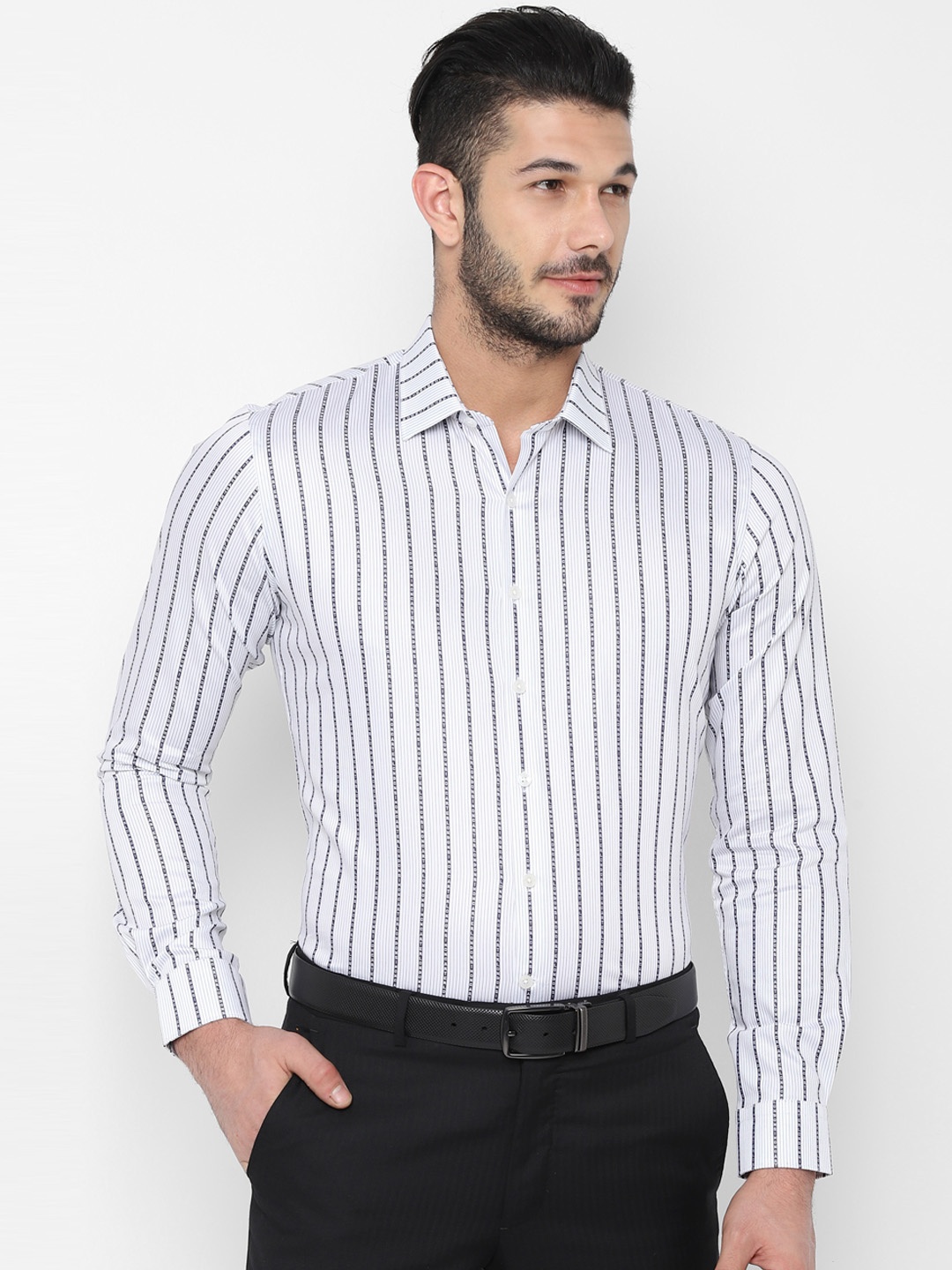 

SIMON CARTER LONDON Men White & Black Slim Fit Striped Formal Shirt