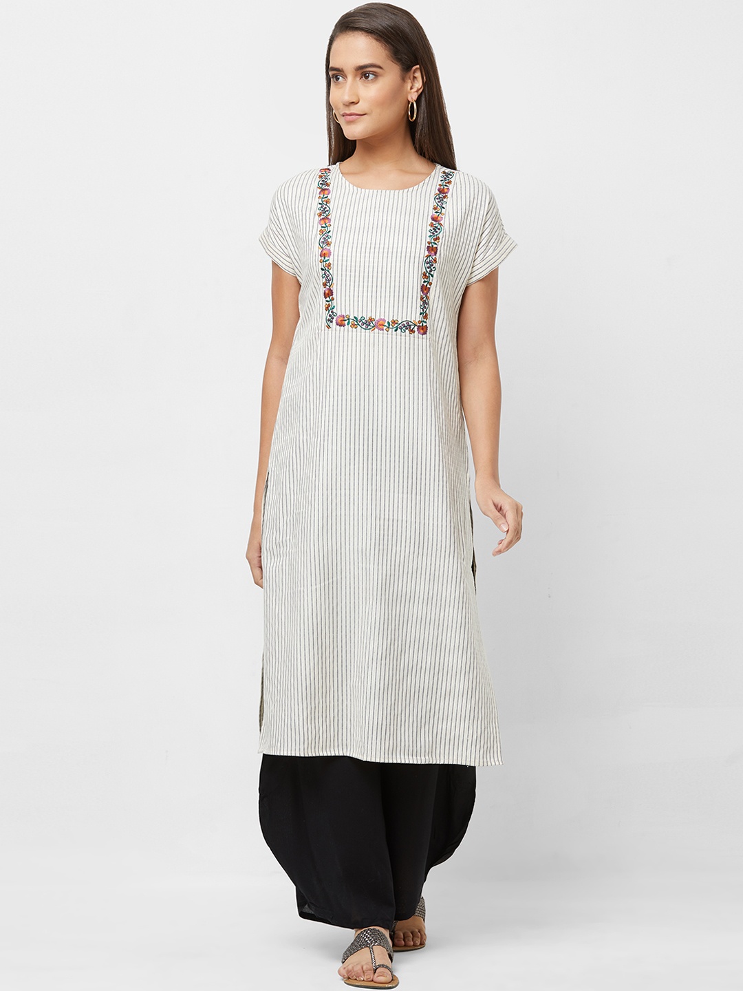 

Fusion Beats Women Grey & Off-White Striped Straight Kurta