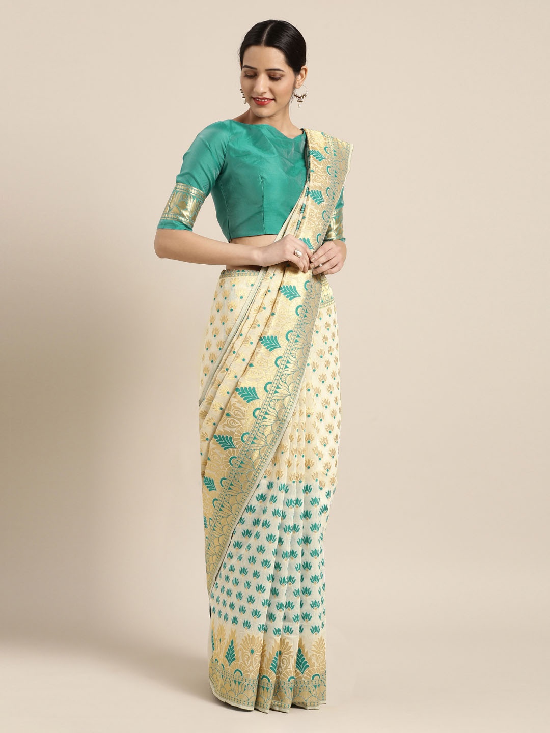 

Mitera Off-White Silk Blend Woven Design Kanjeevaram Saree