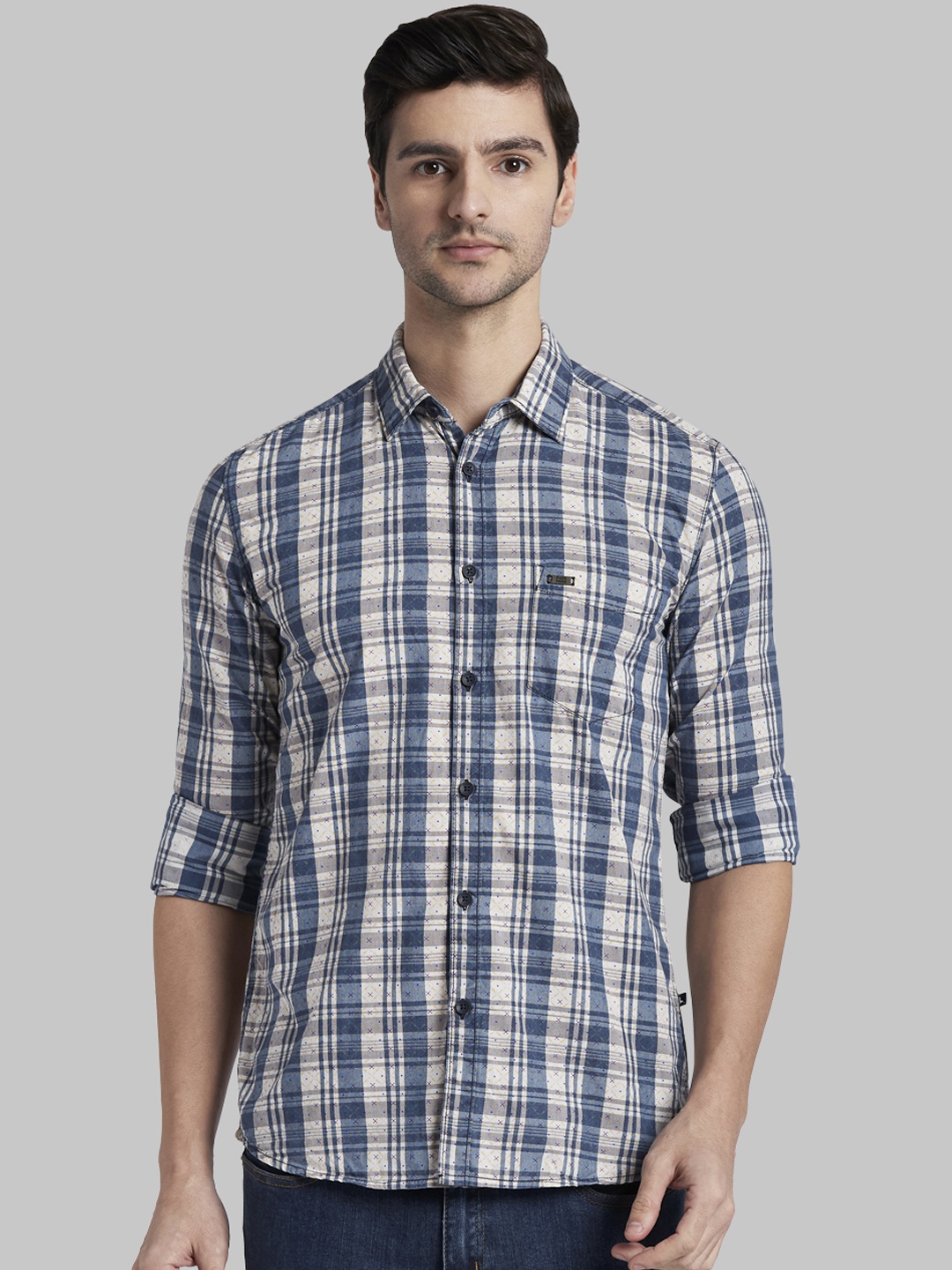 

Parx Men Beige & Blue Slim Fit Checked Casual Shirt