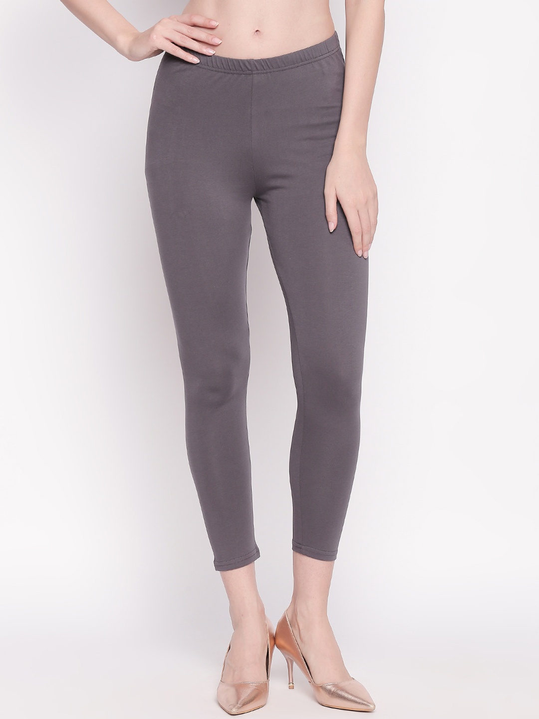 

RANGMANCH BY PANTALOONS Women Grey Solid Three-Fourth Length Leggings