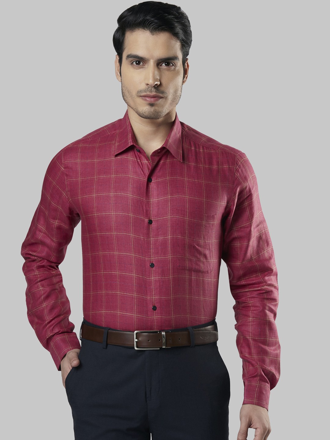 

Raymond Men Red & Beige Regular Fit Checked Formal Shirt