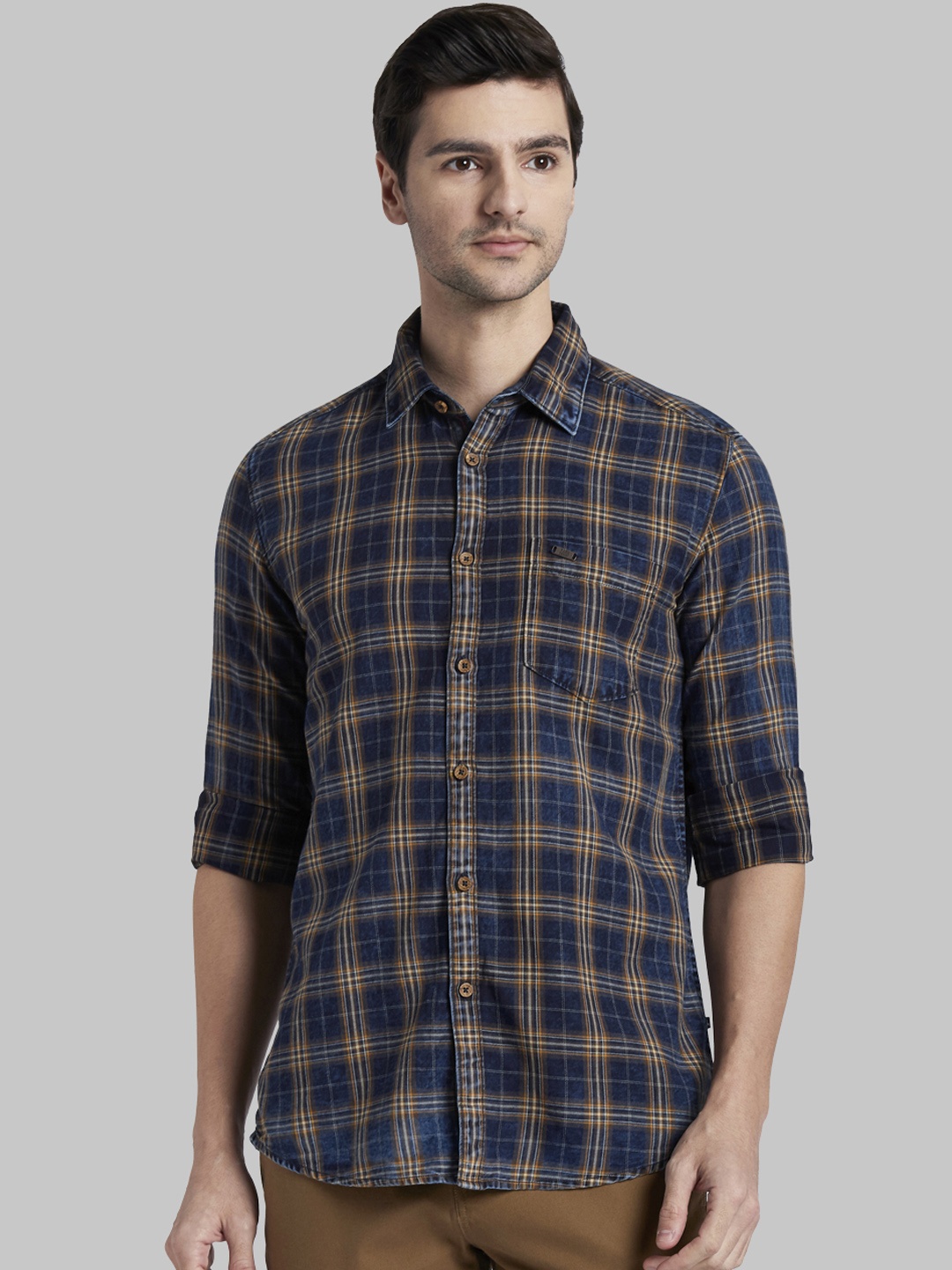 

Parx Men Navy Blue & Brown Slim Fit Checked Casual Shirt