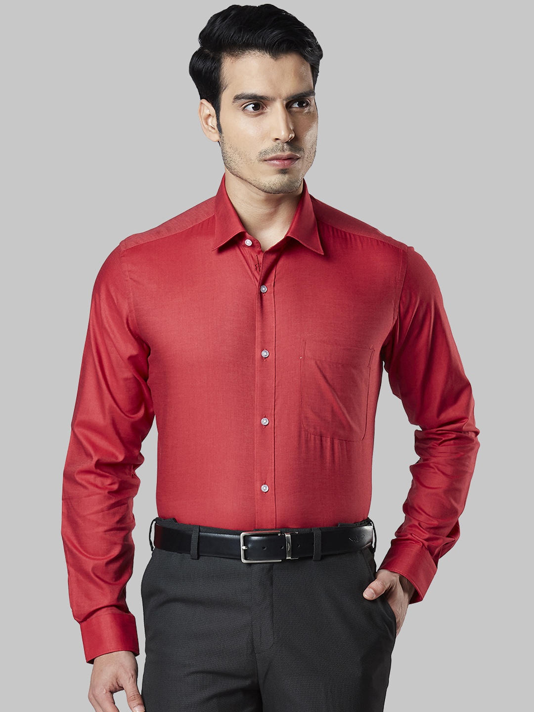

Raymond Men Red Regular Fit Solid Formal Shirt