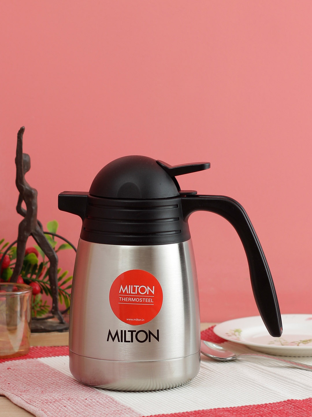 

Milton Unisex Silver-Toned & Black Vacuum Insulated Thermosteel Carafe 600 ml
