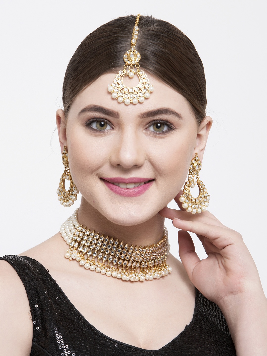 

Shining Diva Gold-Plated White Kundan Studded Beaded Jewellery Set with Maang Tika