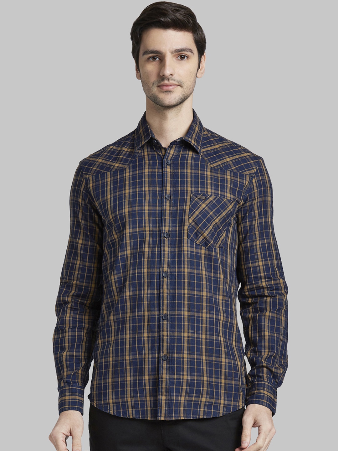 

Parx Men Navy Blue & Beige Slim Fit Checked Casual Shirt