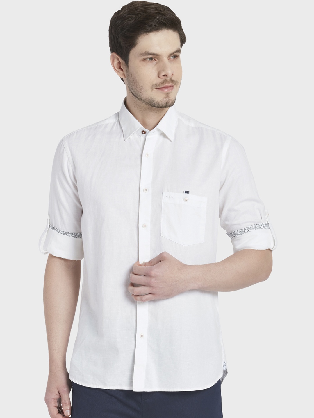 

ColorPlus Men White Tailored Fit Solid Casual Shirt