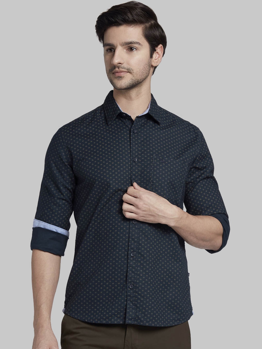 

Parx Men Navy Blue & Beige Slim Fit Printed Formal Shirt