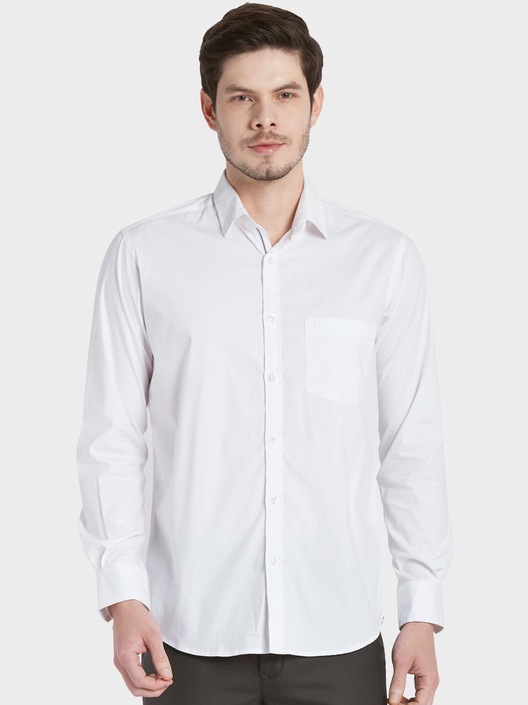 

ColorPlus Men White Tailored Fit Solid Casual Shirt