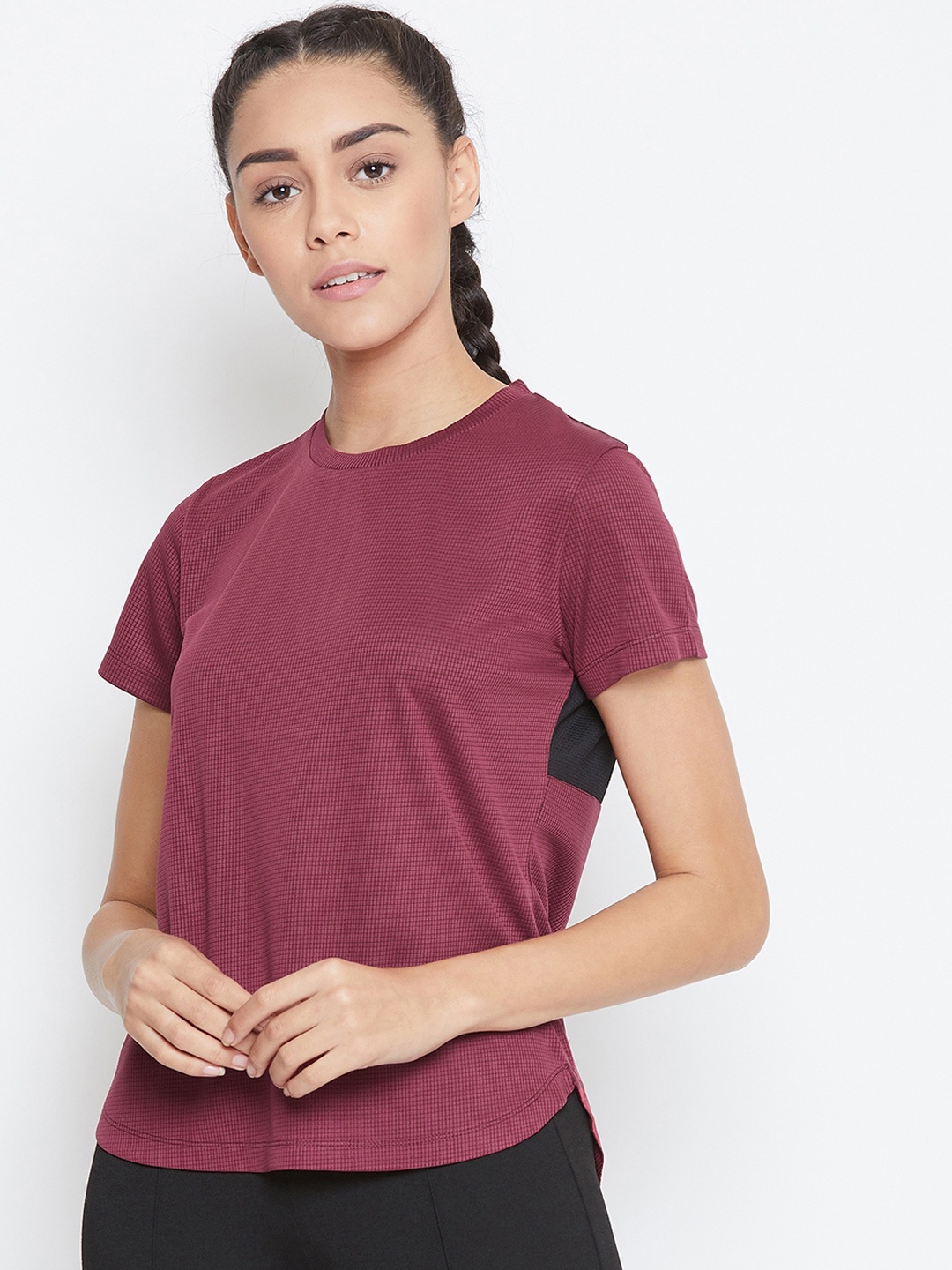 

PERFKT-U Women Maroon Colourblocked Round Neck T-shirt