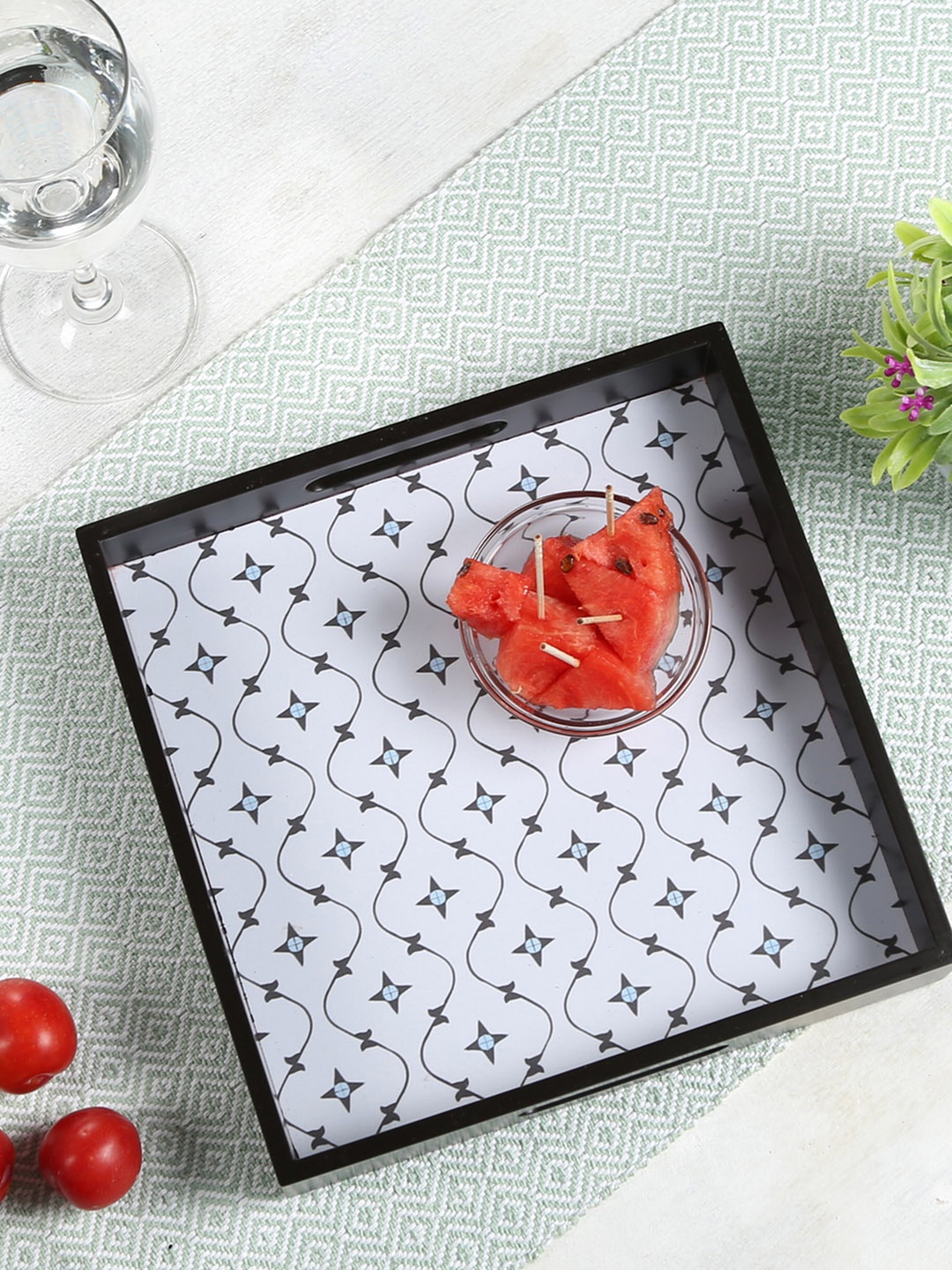 

CRAYTON White & Black Printed MDF Serving Tray