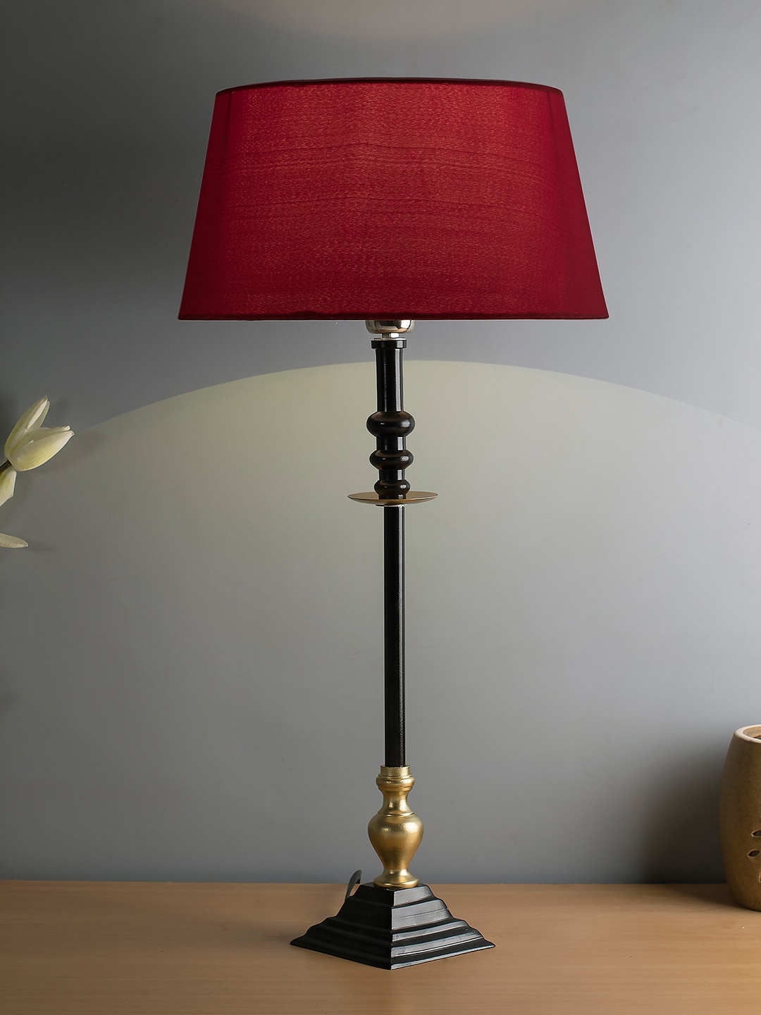 

Homesake Black & Red Solid Riveria Table Lamp