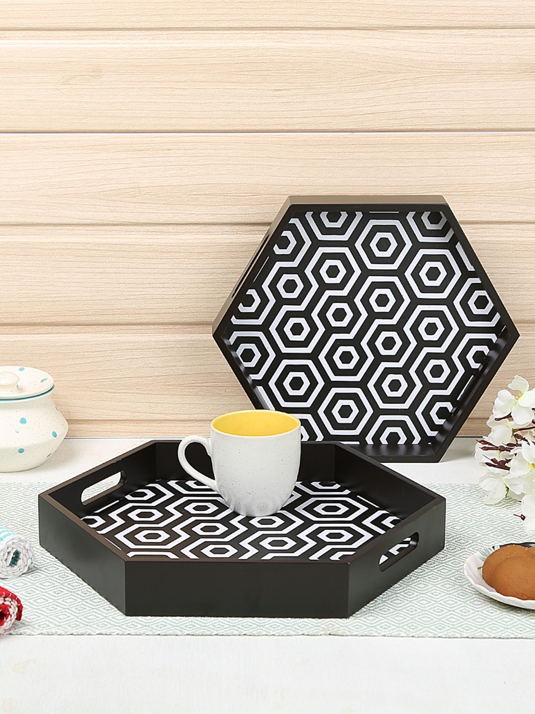 

CRAYTON Set of 2 Black & White Hexagon Serving Tray