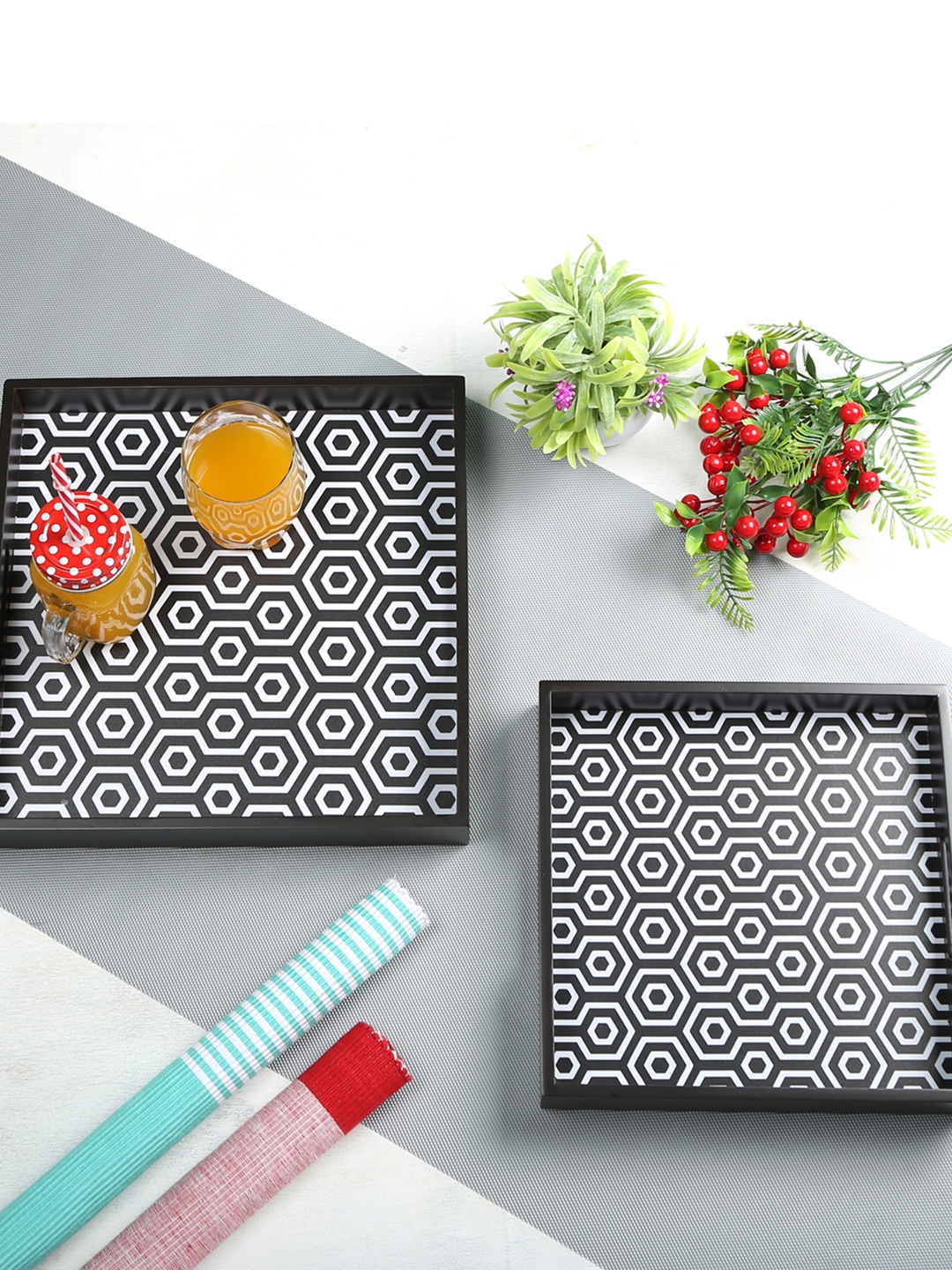 

Crayton Set of 2 Black & White MDF Square Serving Tray